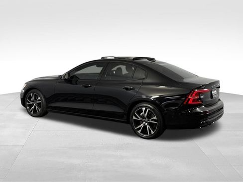 Used 2025 Volvo S60 B5 Plus FWD image 8