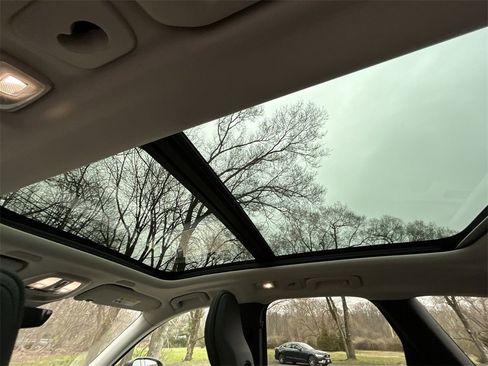 Certified 2022 Volvo XC60 B5 Inscription w/ Climate Package image 24