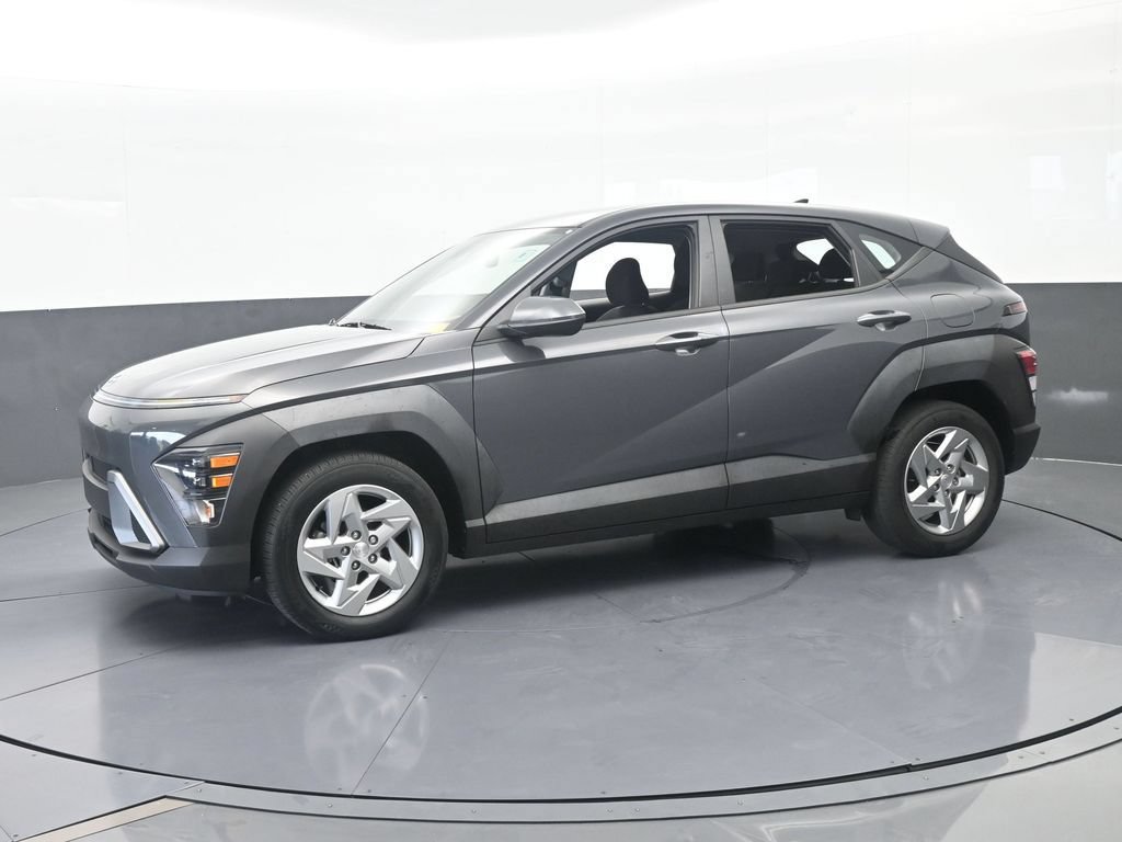 Used 2024 Hyundai Kona SE FWD image 2