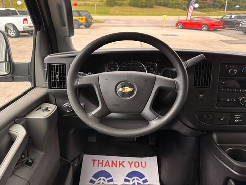 Used 2018 Chevrolet Express 2500 Extended RWD image 31