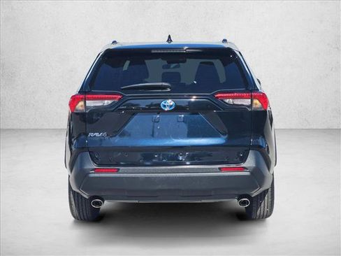 Used 2021 Toyota RAV4 XLE Premium image 7