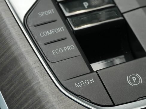 Certified 2025 BMW 330i Sedan RWD image 30