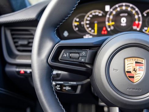 Certified 2025 Porsche 911 GT3 RWD image 40