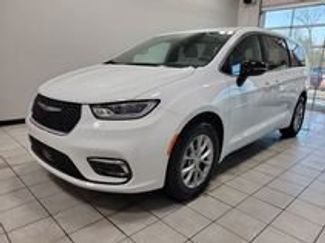 New 2026 Chrysler Pacifica Select FWD video 2