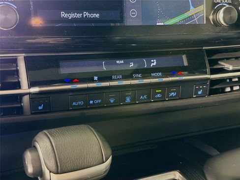 Used 2023 Toyota Sienna XLE Woodland Edition AWD/4WD image 22