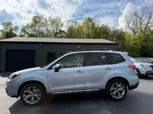 Used 2017 Subaru Forester 2.5i Touring image 3