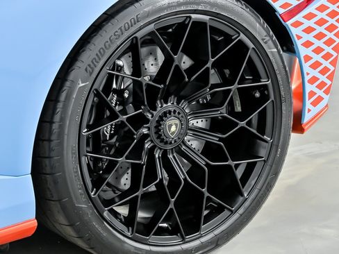 Used 2022 Lamborghini Huracan STO RWD image 19