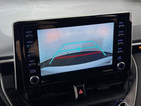 Used 2021 Toyota Corolla LE FWD image 2