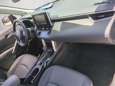 Used 2023 Toyota Corolla Cross XLE w/ Convenience Package FWD image 22