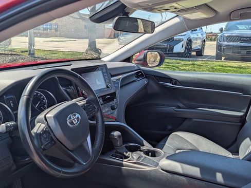 Used 2023 Toyota Camry SE image 8