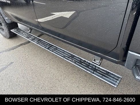 Used 2025 Chevrolet Silverado 2500 ZR2 w/ Technology Package image 11