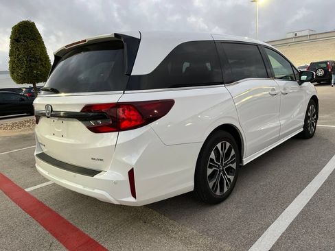 Used 2026 Honda Odyssey Elite image 3