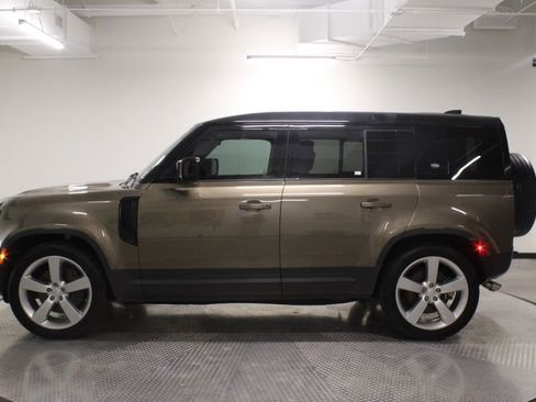 Used 2024 Land Rover Defender 110 SE AWD/4WD image 2