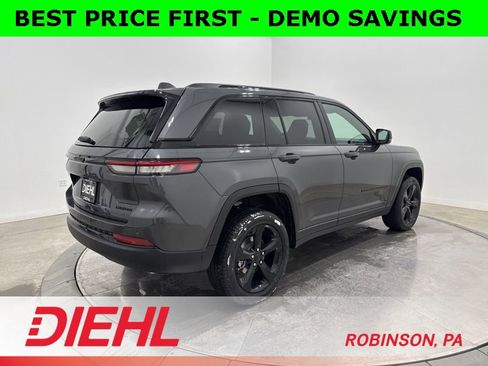 New 2025 Jeep Grand Cherokee Limited w/ Black Appearance Package image 7