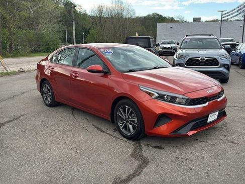 Used 2023 Kia Forte LXS w/ LXS Technology Package FWD image 3