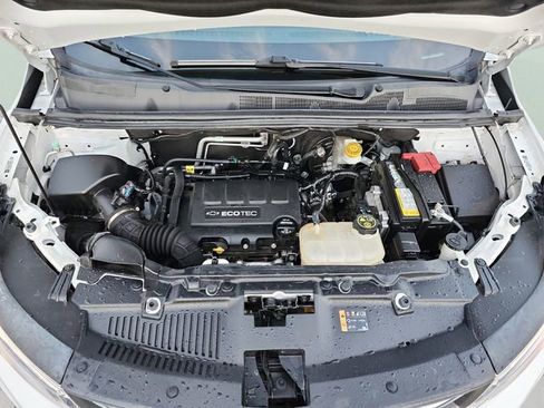 Used 2020 Chevrolet Trax LT w/ LT Convenience Package image 34