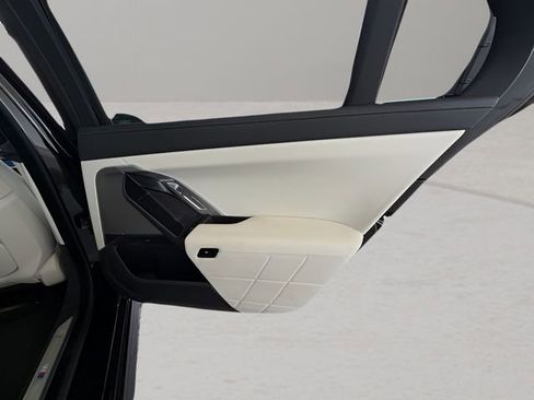 Certified 2023 BMW 740i image 36