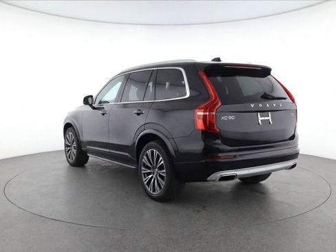 Used 2020 Volvo XC90 T5 Momentum FWD image 3
