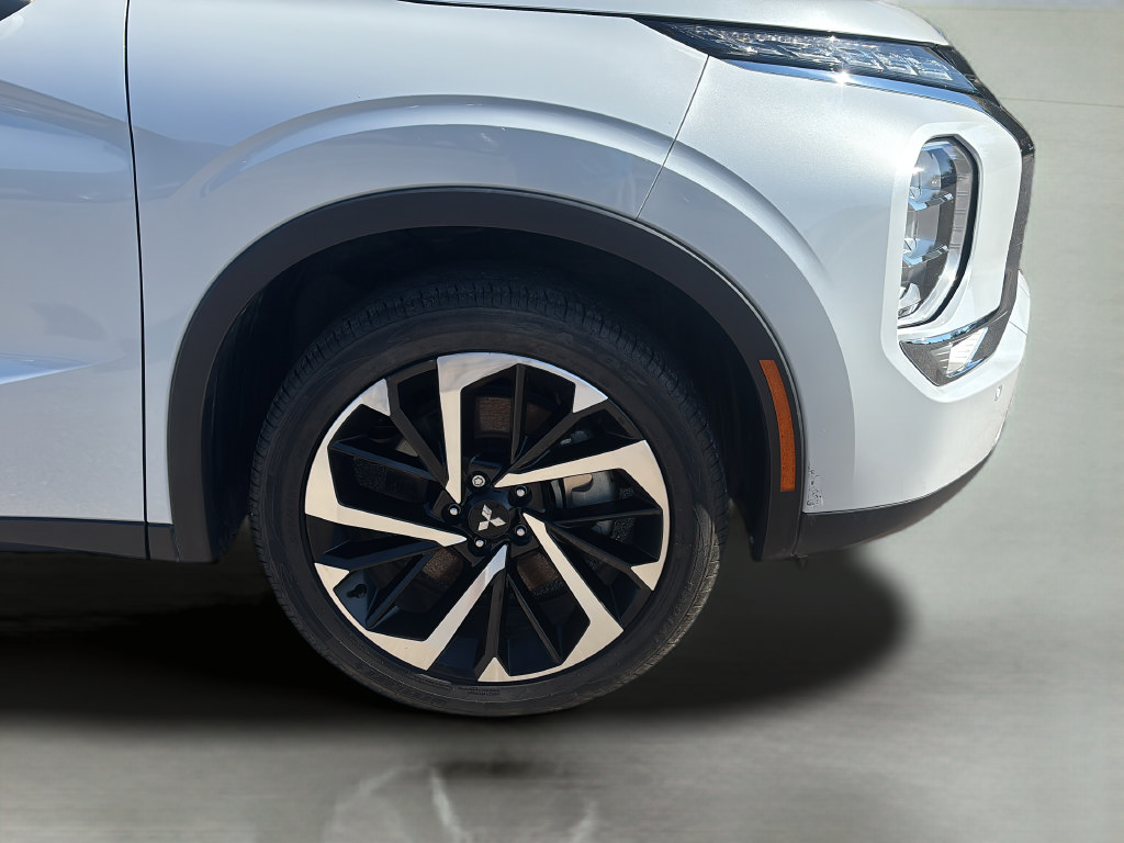 Used 2023 Mitsubishi Outlander SE FWD image 9