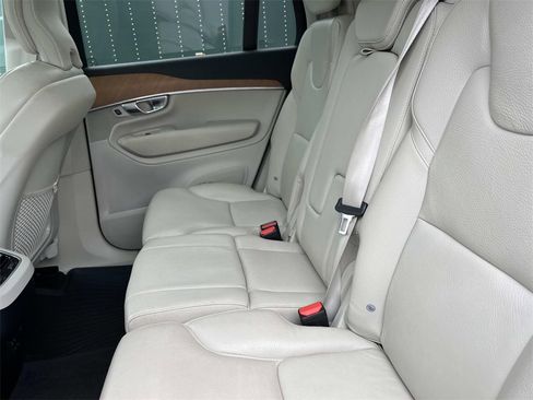 Used 2022 Volvo XC90 T6 Momentum w/ Climate Package image 19