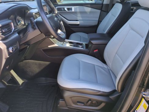 Used 2021 Ford Explorer XLT w/ Equipment Group 202A image 16
