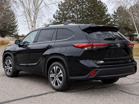 Used 2022 Toyota Highlander XLE image 6