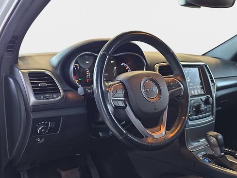 Used 2018 Jeep Grand Cherokee Altitude AWD/4WD image 19