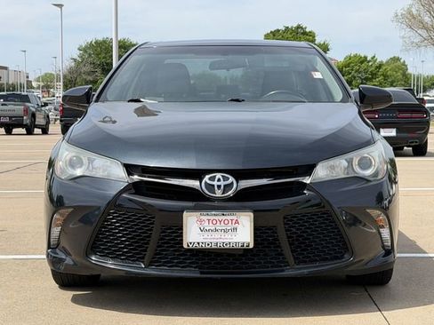 Used 2015 Toyota Camry SE w/ Moonroof Package image 8