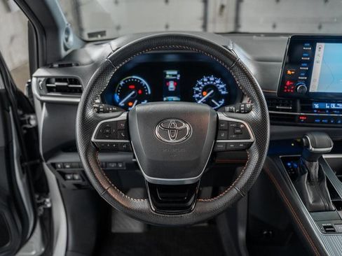Certified 2022 Toyota Sienna XSE image 32