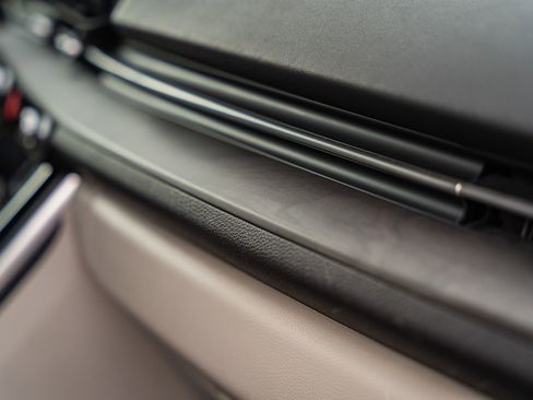 Used 2024 Kia Carnival EX image 14