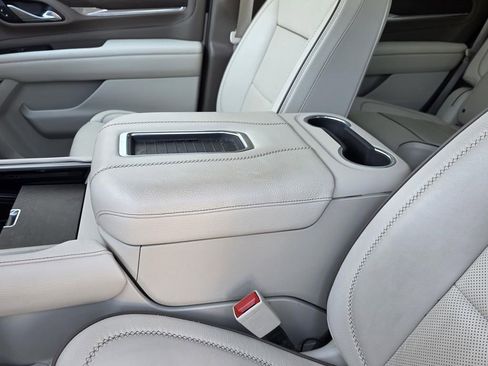 Used 2021 GMC Yukon Denali w/ Denali Premium Package image 10