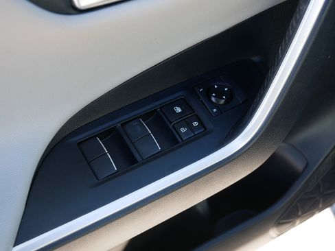 Used 2019 Toyota RAV4 Limited image 19