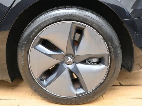 Used 2018 Tesla Model 3 Long Range RWD image 40