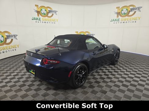 Used 2022 MAZDA MX-5 Miata Club RWD image 9