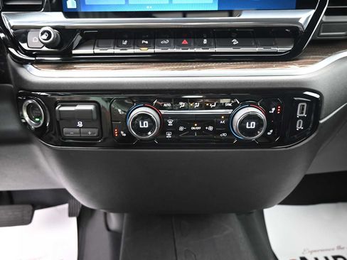 Used 2025 Chevrolet Silverado 2500 LT w/ Trail Boss Package AWD/4WD image 9