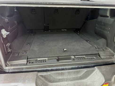 Used 2025 Jeep Wrangler Sahara image 29