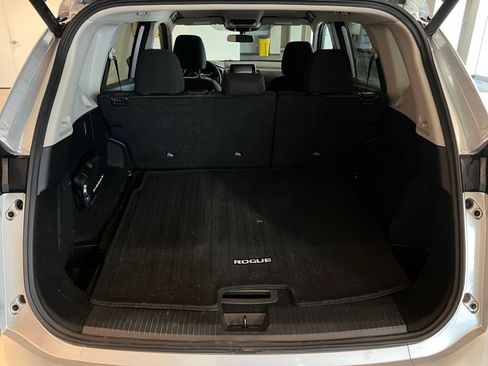 Used 2025 Nissan Rogue SV image 32