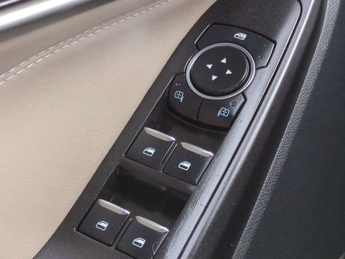 Used 2020 Ford Explorer XLT w/ Equipment Group 202A image 22