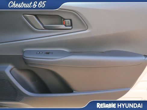 Used 2024 Toyota Prius LE AWD/4WD image 8