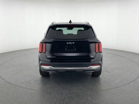 Used 2024 Kia Sorento S image 7