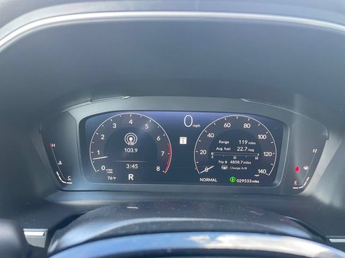 Used 2025 Honda Pilot Black Edition image 27