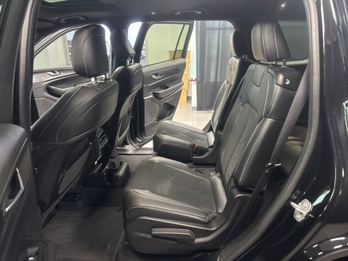 Used 2025 Jeep Grand Cherokee L Altitude image 24