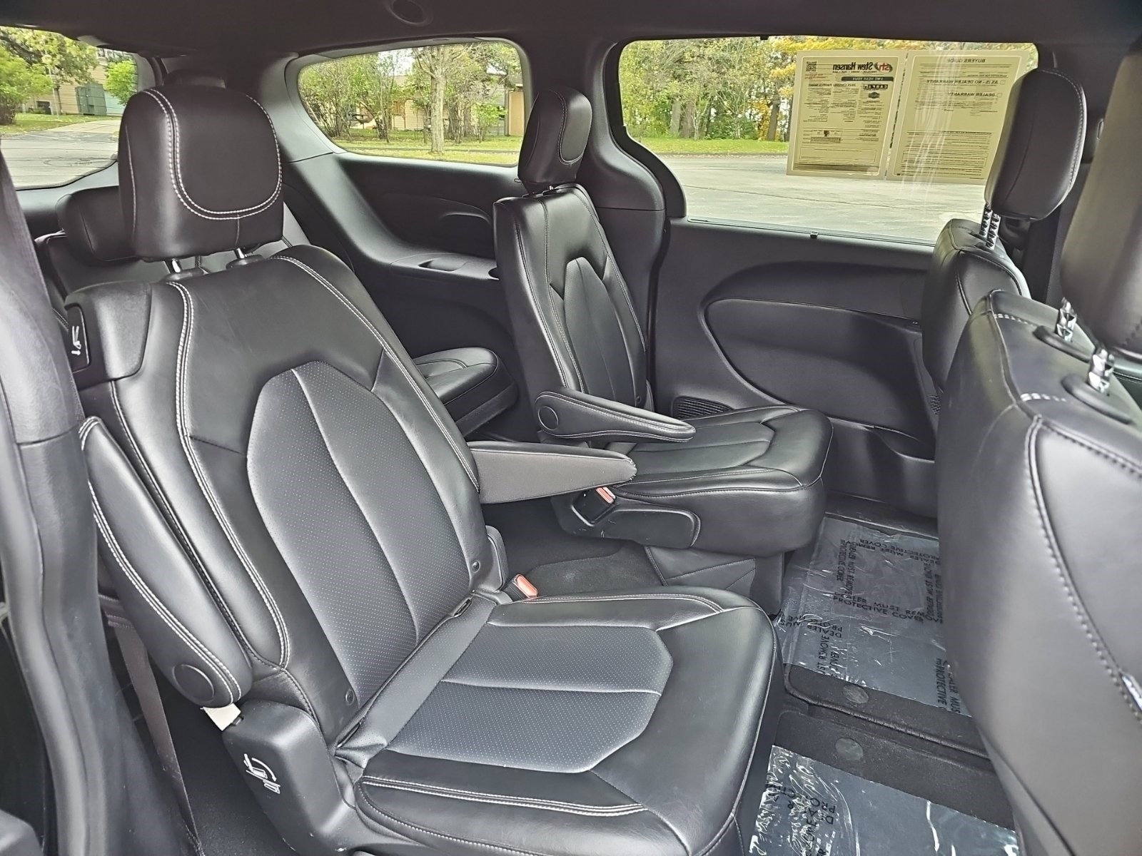Used 2025 Chrysler Pacifica Select FWD image 17