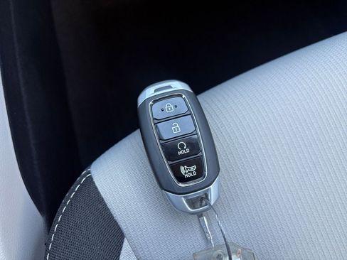 Used 2025 Hyundai Venue SEL image 21