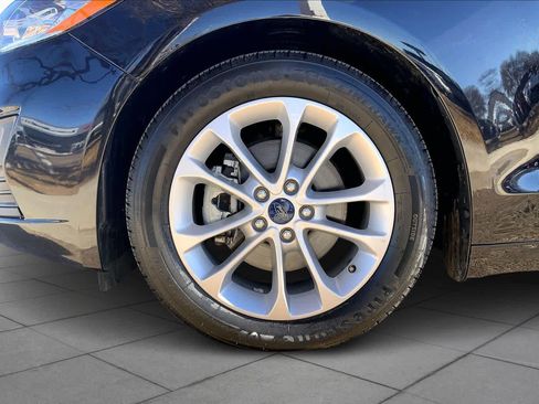 Certified 2019 Ford Fusion SE image 10