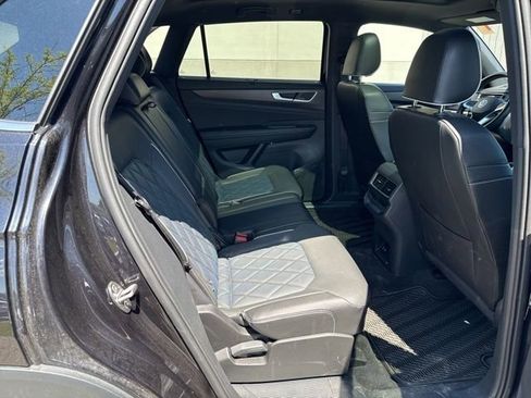 Used 2024 Volkswagen Atlas Cross Sport SEL Premium R-Line AWD/4WD image 19