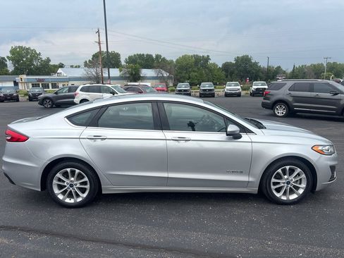 Used 2019 Ford Fusion SE FWD image 2