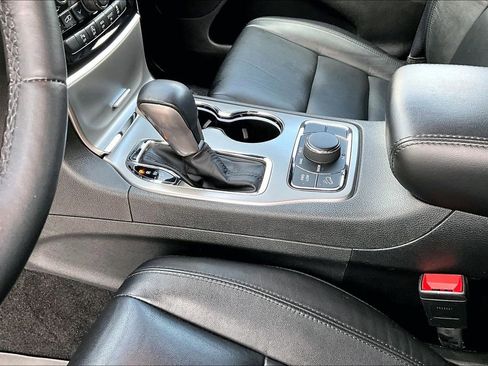 Used 2022 Jeep Grand Cherokee Limited image 18