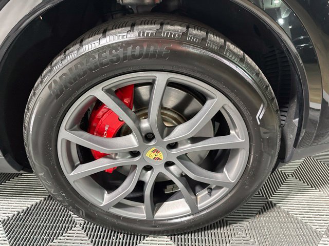Used 2024 Porsche Cayenne S AWD/4WD image 10