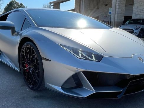 Used 2020 Lamborghini Huracan EVO image 2